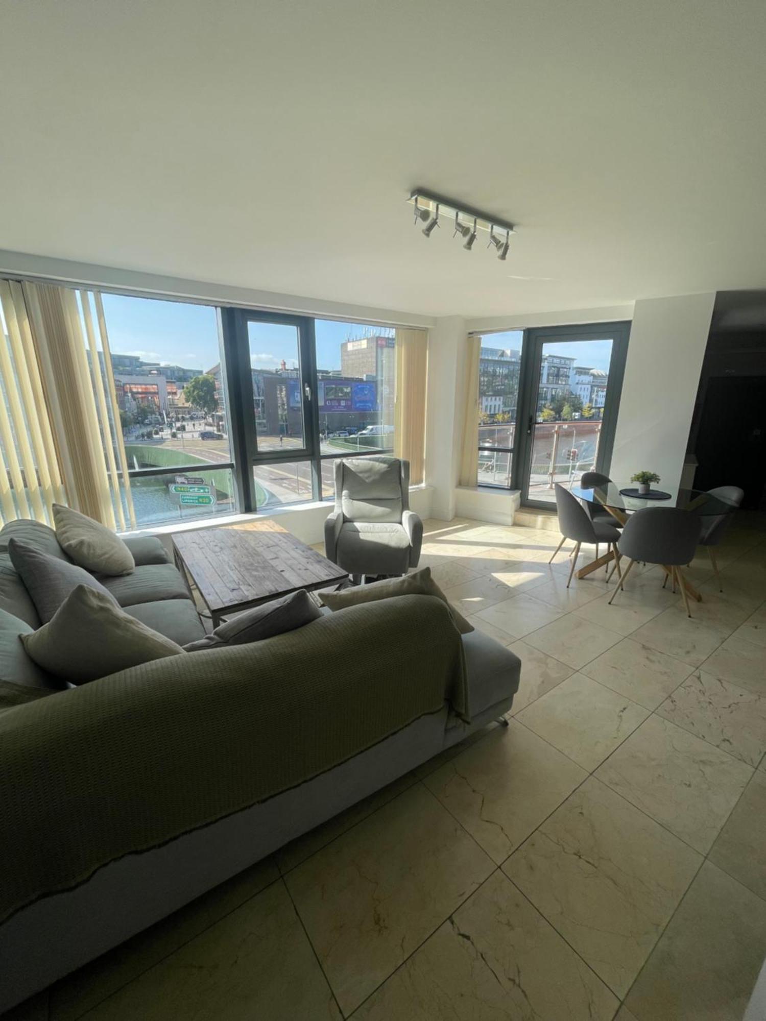 Fabulous And Sunny 2 Bed Apartment, In City Centre Cork Exterior foto