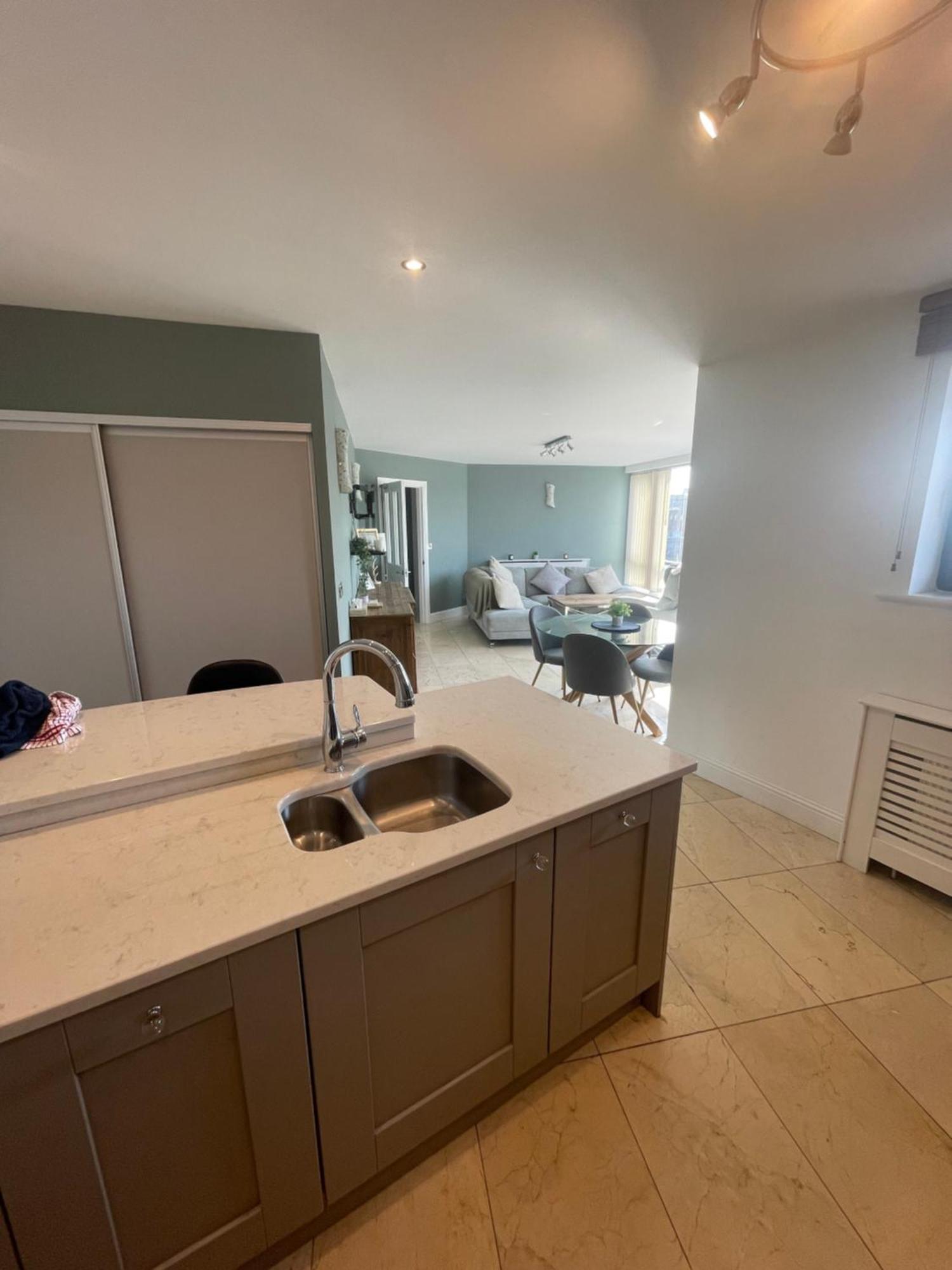 Fabulous And Sunny 2 Bed Apartment, In City Centre Cork Exterior foto