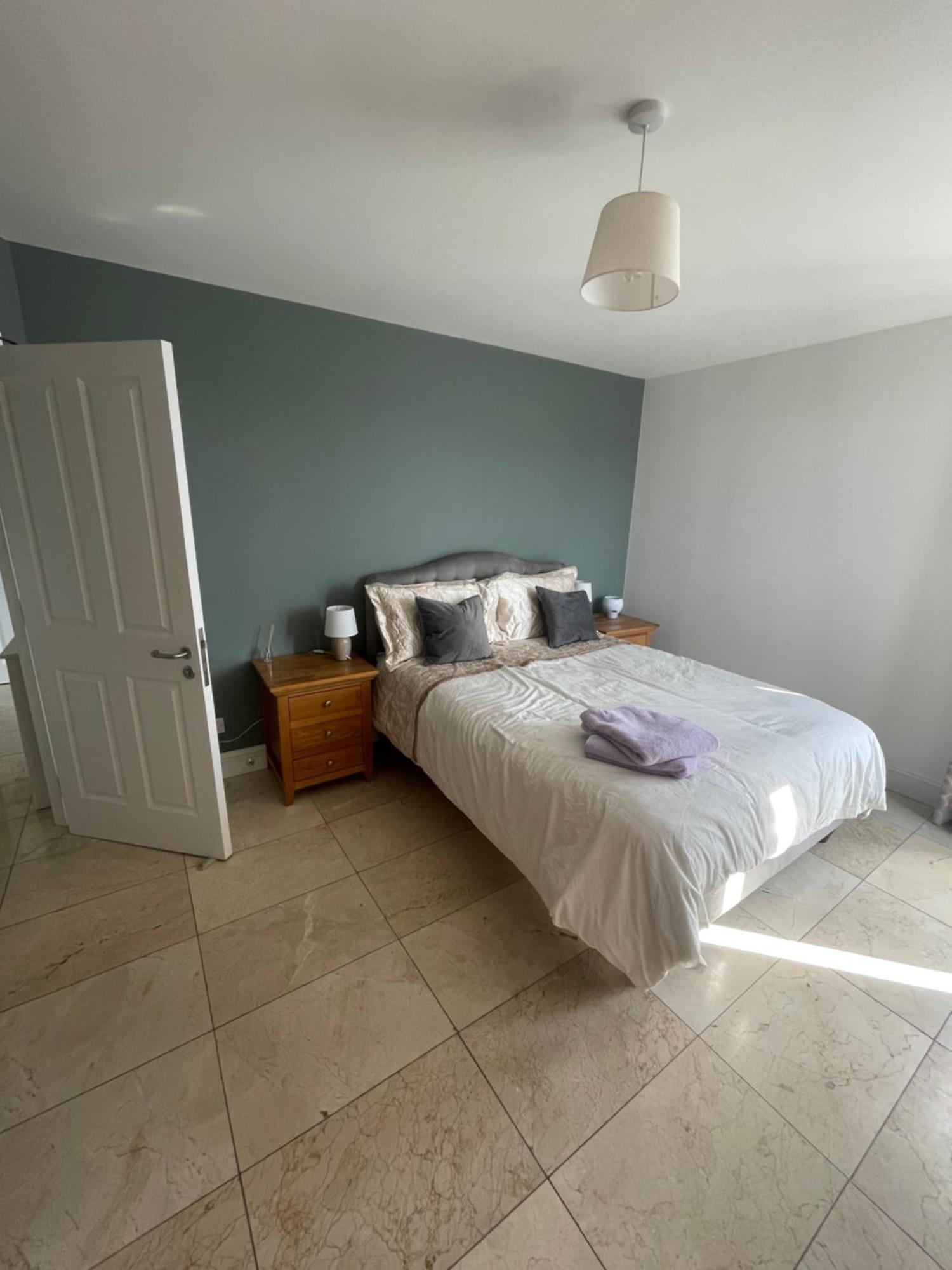 Fabulous And Sunny 2 Bed Apartment, In City Centre Cork Exterior foto