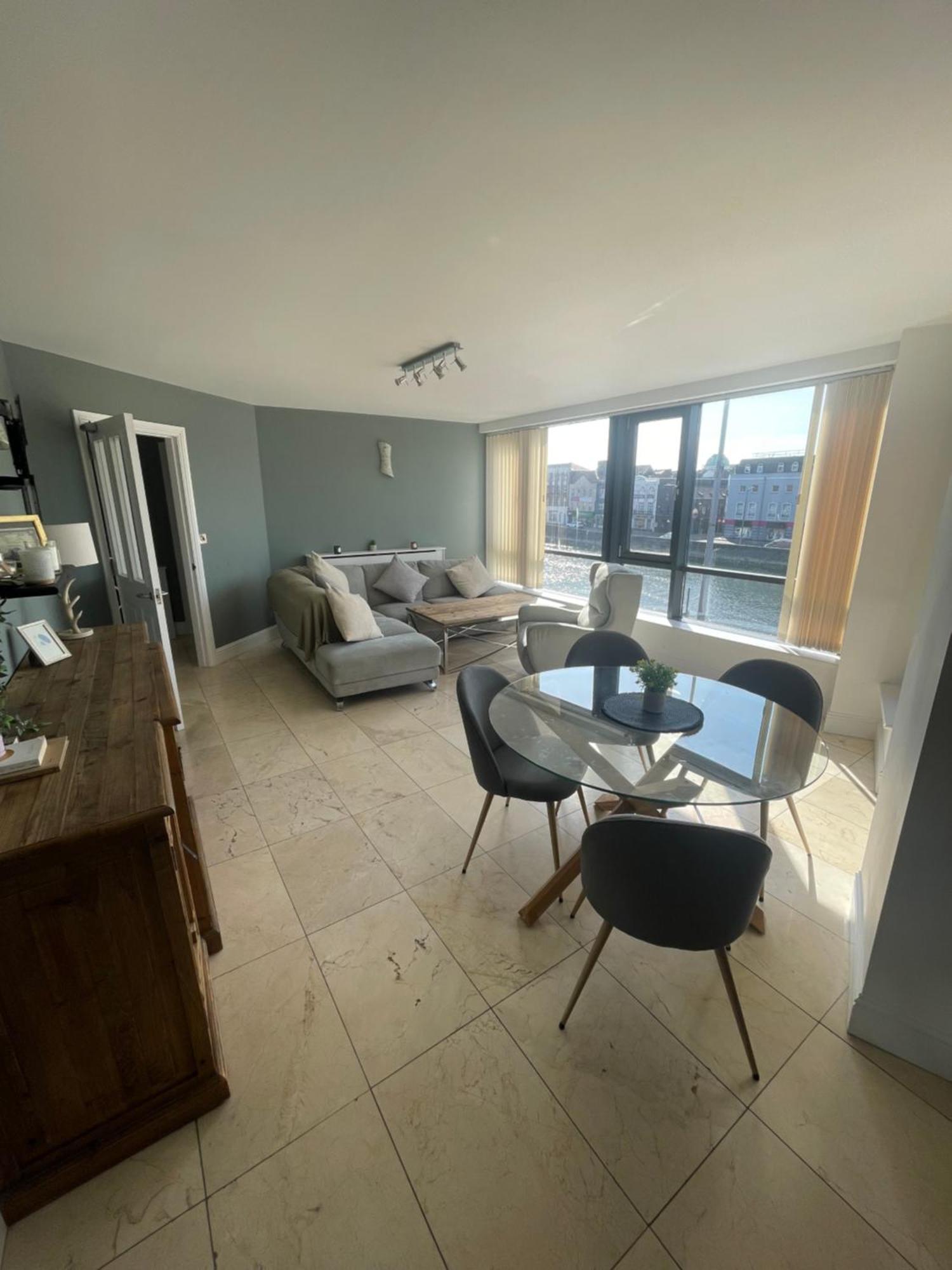 Fabulous And Sunny 2 Bed Apartment, In City Centre Cork Exterior foto