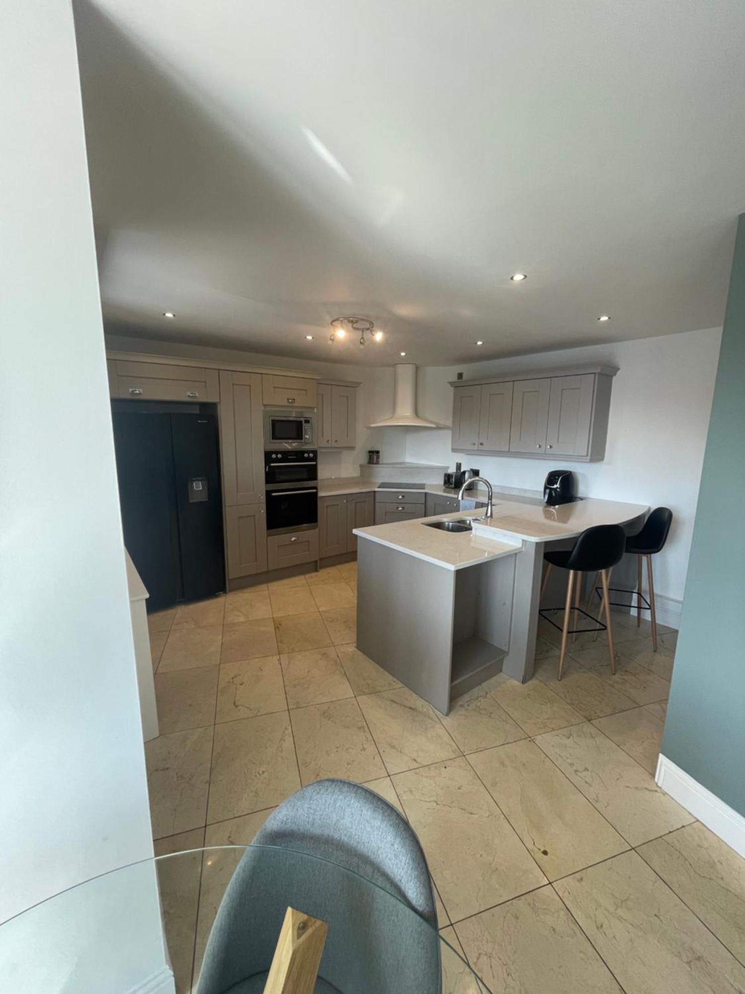 Fabulous And Sunny 2 Bed Apartment, In City Centre Cork Exterior foto